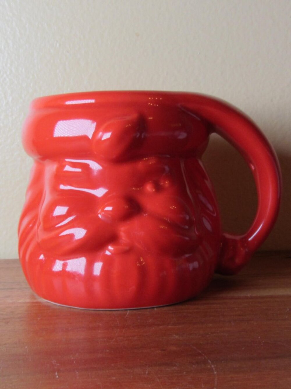 10 oz red hallmark santa mug NWT unused (W6804)